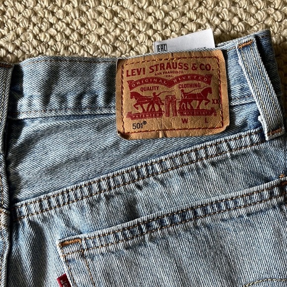 Light Wash Levi’s Cutoffs - Picture 8 of 8